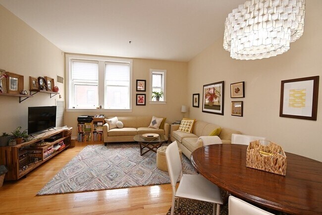 Building Photo - 416 Marlborough St