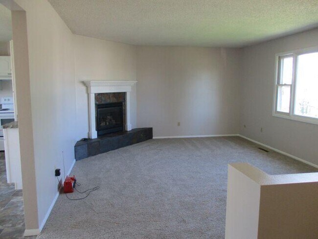 Building Photo - 4 bedroom in Billings MT 59102