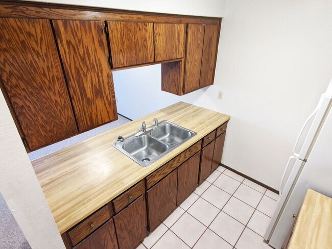 Foto del edificio - 1 Bedroom Apartment in Lonsdale Main Level