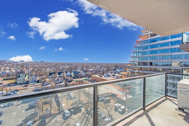 Building Photo - Aura 240
