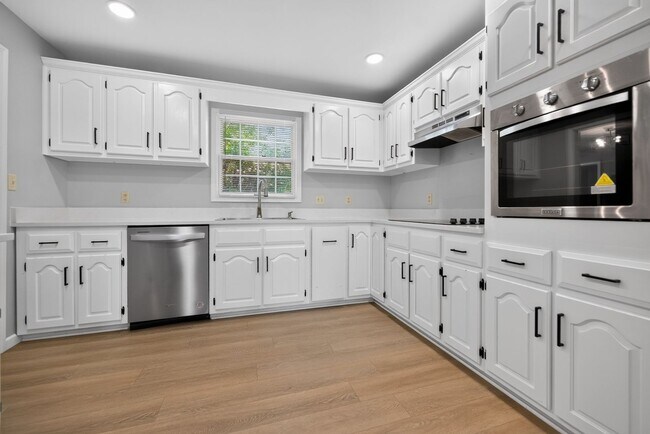 Building Photo - 305 Autumn Ridge Dr