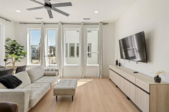 Foto del edificio - 2019 California Dr