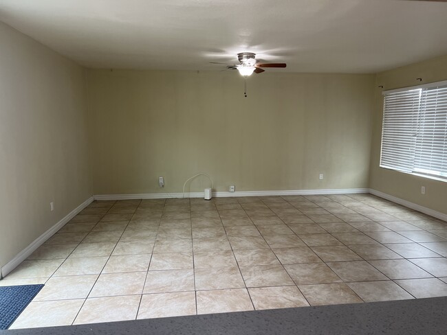 Building Photo - 1070 Fifth Ave