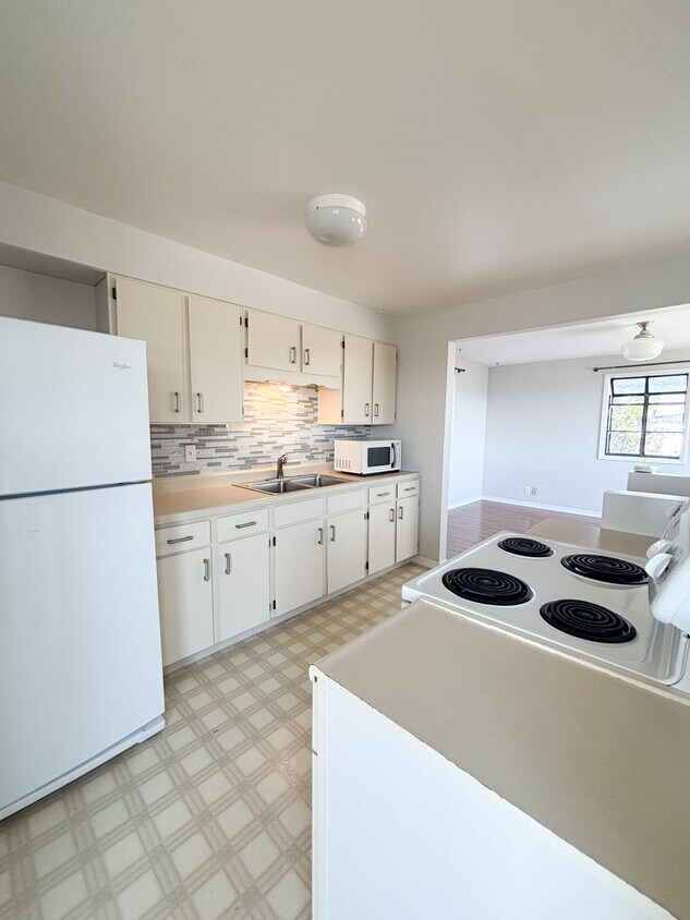 Primary Photo - 24 E Dalton Ave