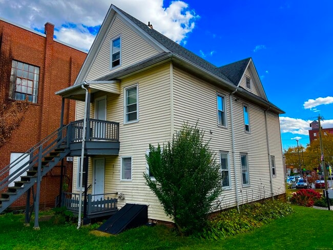 Building Photo - 58 Washington St