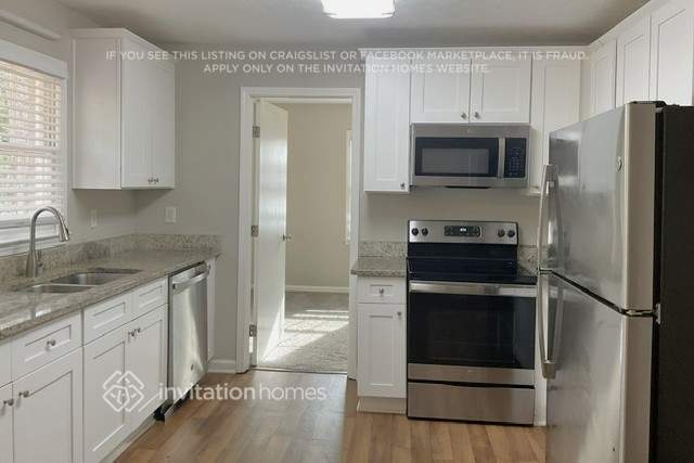 Foto del edificio - 3811 Sherwood Dr