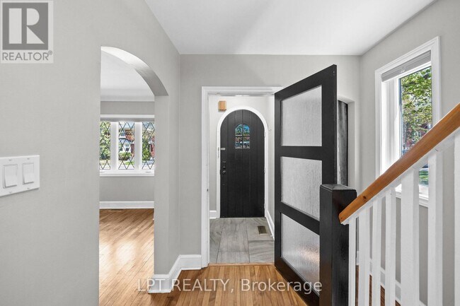 Photo du bâtiment - 126 Ave Blackburn