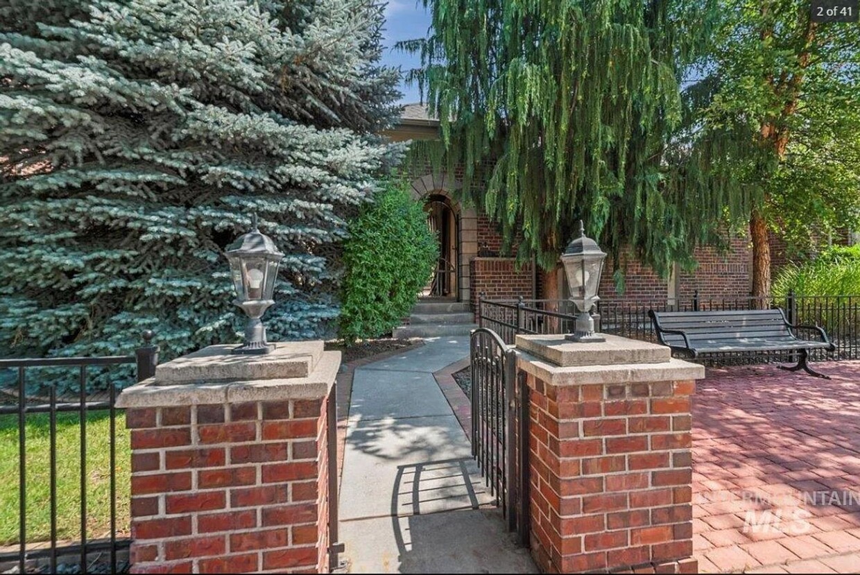 Foto principal - Gorgeous fully furnished home in downtown ...