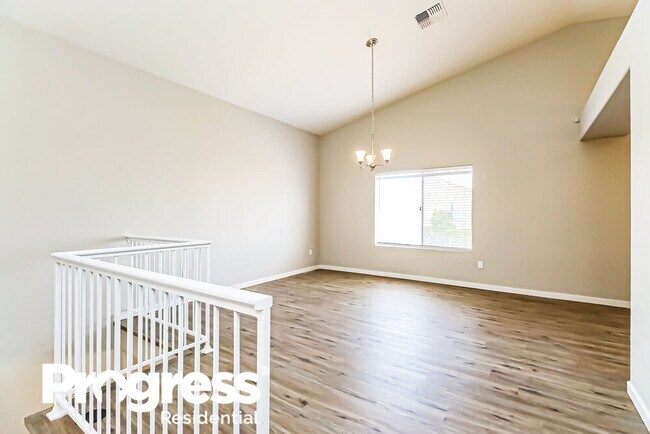 Building Photo - 4633 E Ford Ave