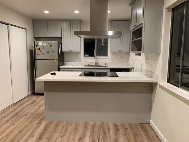 Foto del edificio - 5481 Thornwood Dr