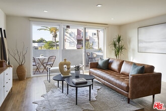 Building Photo - 12425 Texas Ave