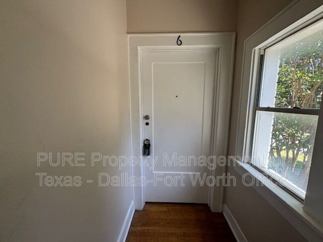 Building Photo - 3762 W 7th St