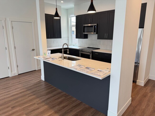 Foto del edificio - Brand New Modern Home!