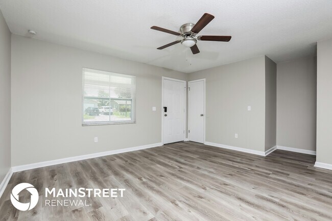 Foto del edificio - 7357 Riverside Pl