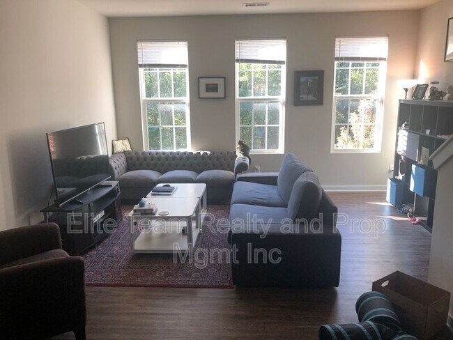 Foto del edificio - 9118 Oban Passage Dr