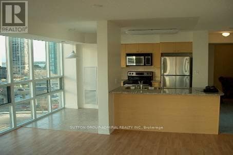 Building Photo - 30 Grand Trunk Crescent