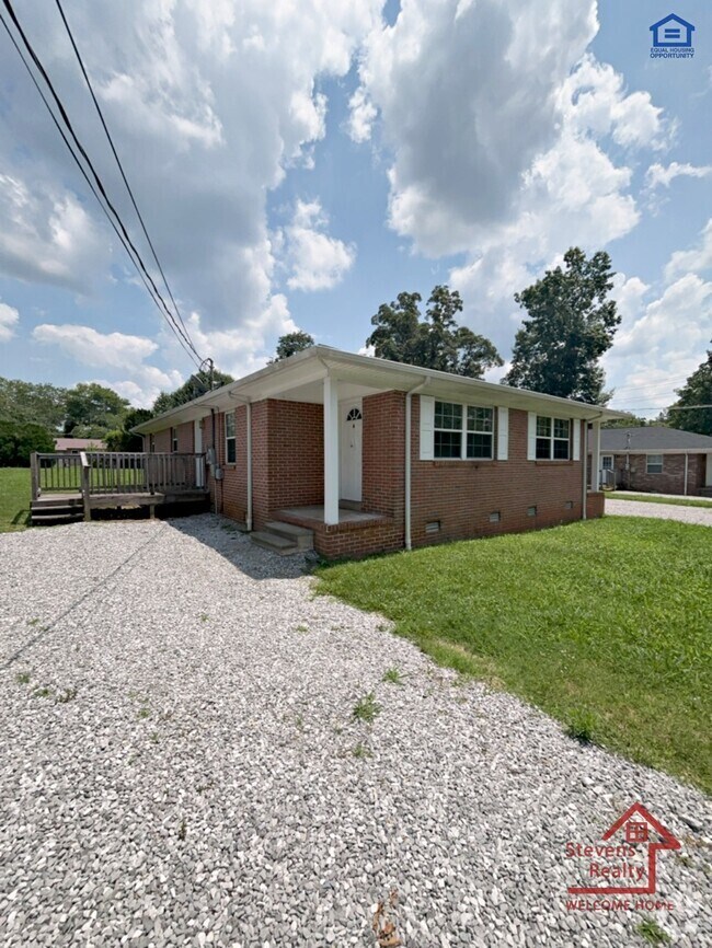 Building Photo - 207 Bermuda Dr