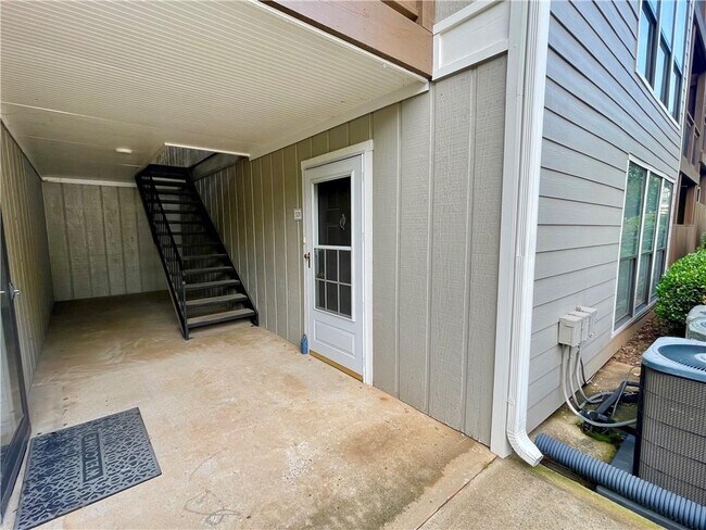 Foto del edificio - 320 Park Ridge Cir