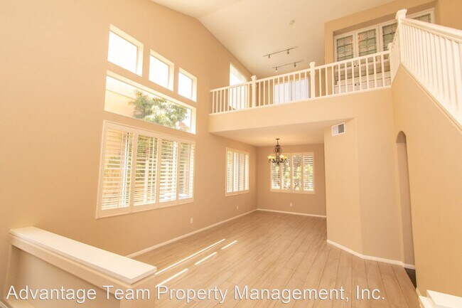 Building Photo - 3 br, 2.5 bath House - 5321 Renaissance Av...