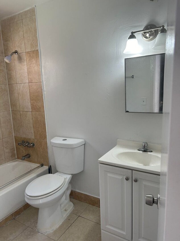 Foto principal - 1/1 bath unit remodel with Balcony