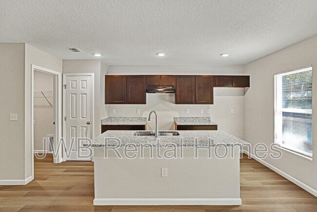 Foto del edificio - 5938 Moncrief Rd W