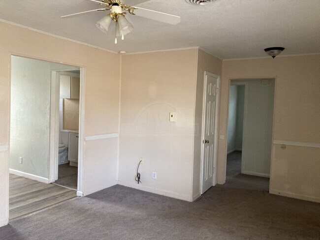 Building Photo - 303 Ridge St