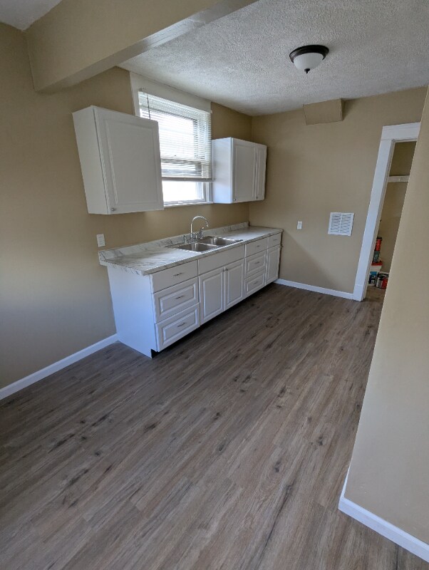 Foto del edificio - 617 Dewey Ave