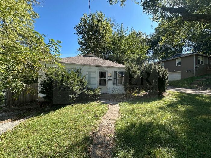 Foto principal - 1 bd/1 ba -1017 S Glenwood Dr #A, Independence, MO 64053 DUPLEX - Rent $800 - FALL MOVE IN SPECIA...