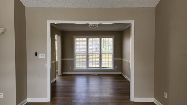 Building Photo - 109 Laura Ln