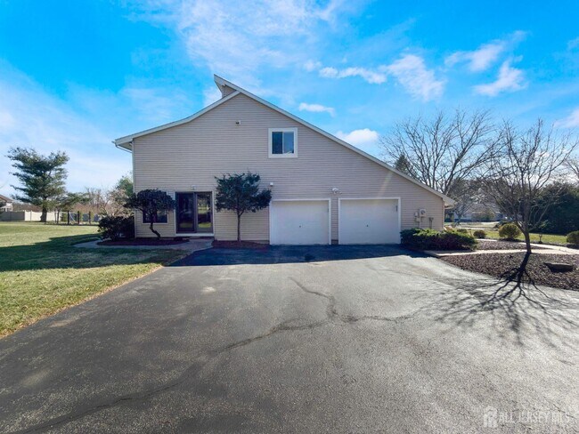 Foto del edificio - 592 Cabot Hill Rd