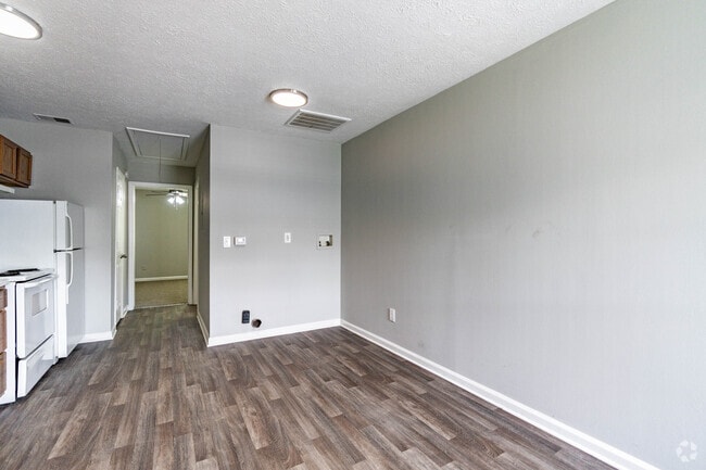 1BR, 1BA - 466SF - Dining Room - Cove at Center Point