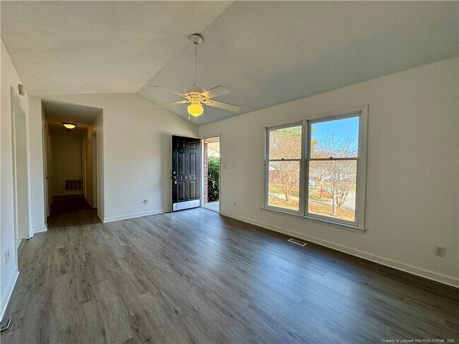 Foto del edificio - 1955 Christopher Way