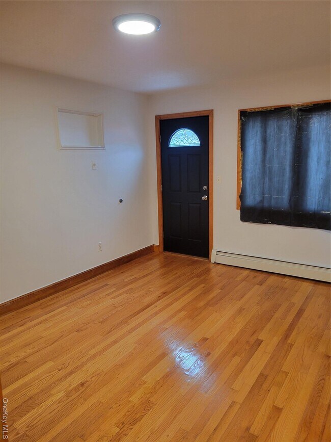 Foto del edificio - 60-06 172nd St