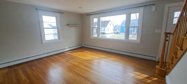 Foto del edificio - Charming 4-Bedroom Home for Rent in Manche...