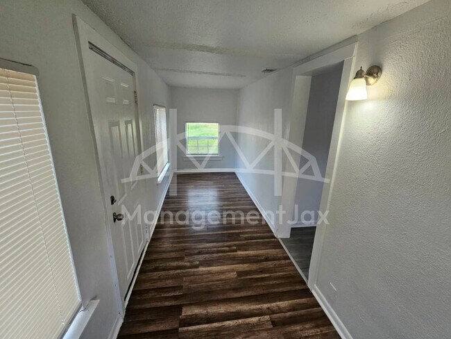 Foto del edificio - 2210 Pullman Ave