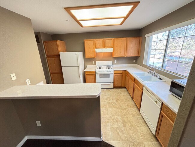 Building Photo - Beautiful 2Bed/2Bath Condo located in the ...