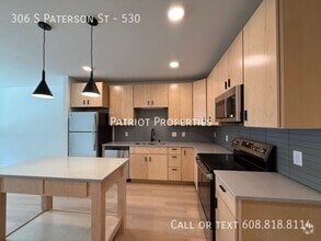 Building Photo - 306 S Paterson St