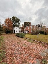 Building Photo - 1368 Main St