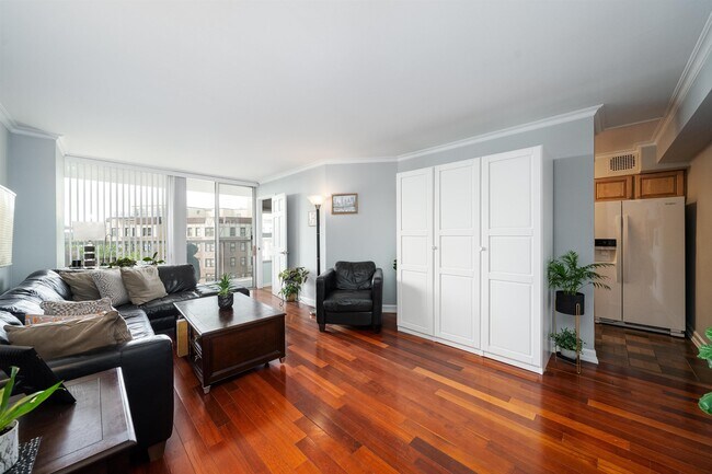 Foto del edificio - 6050 Boulevard E