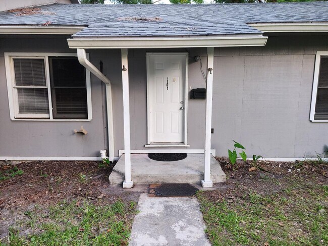 Foto del edificio - 378 SE Lake Forest Pl