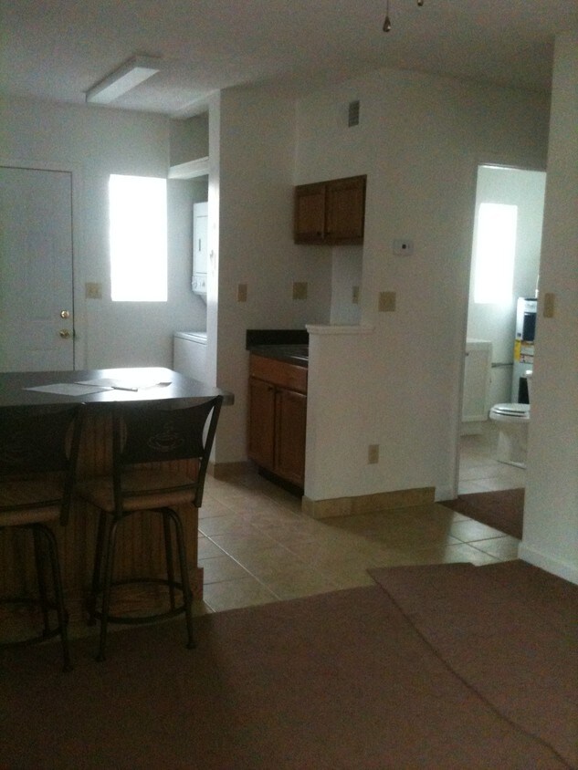 bar,kitchen sink and laundry - 3611 Kanawha Ave SE