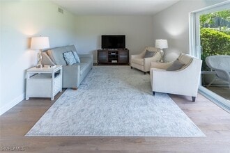 Building Photo - 96 Glades Blvd