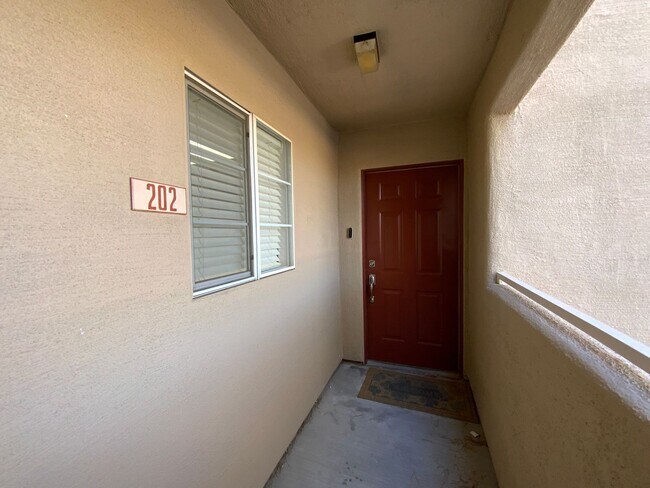 Building Photo - 2 Bed, 2 Bath, Condo with Pools, Fitness Center & Balcony located in Las Vegas, Nevada.
