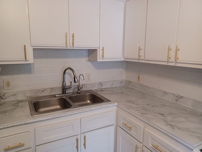 Building Photo - 4808 Lucaya Dr