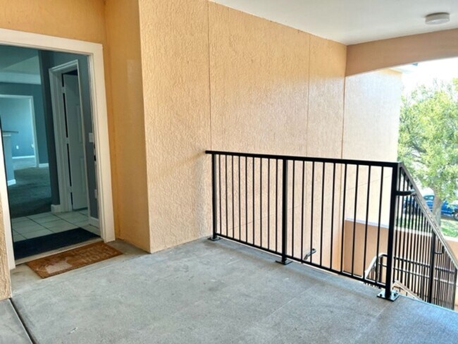 Foto del edificio - MOVE IN NOW!Fabulous 2X2 on 3rd floor(no tenants above)! NEW CARPET & FRESH PAINT! Water included...