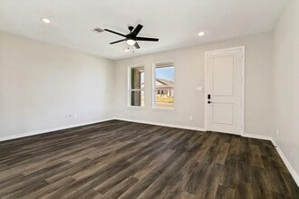 Building Photo - 1426 Dry Crk Dr