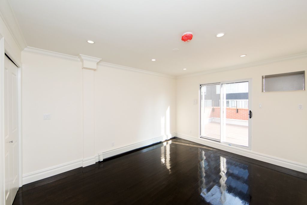 Primary Photo - 360 W 19th St