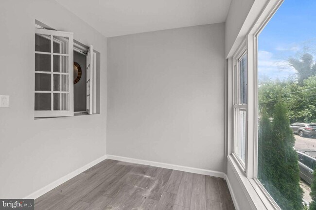 Building Photo - 6460 Musgrave St