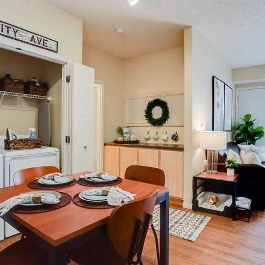 dining - 611 Huron Blvd SE
