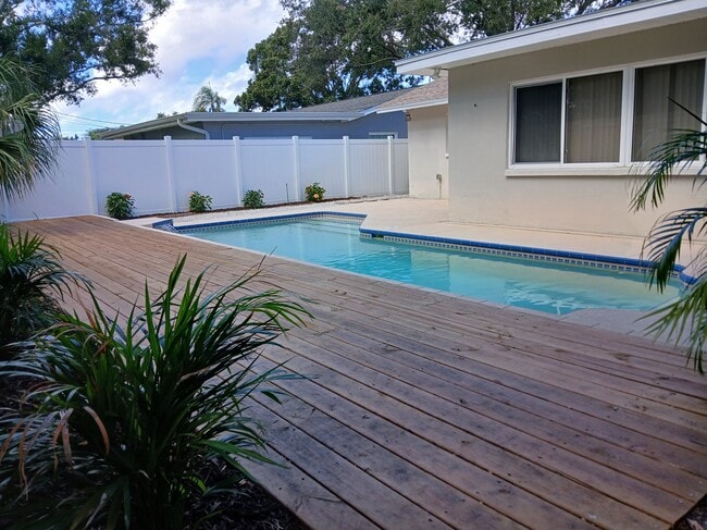 Foto del edificio - 5682 45th Ave N